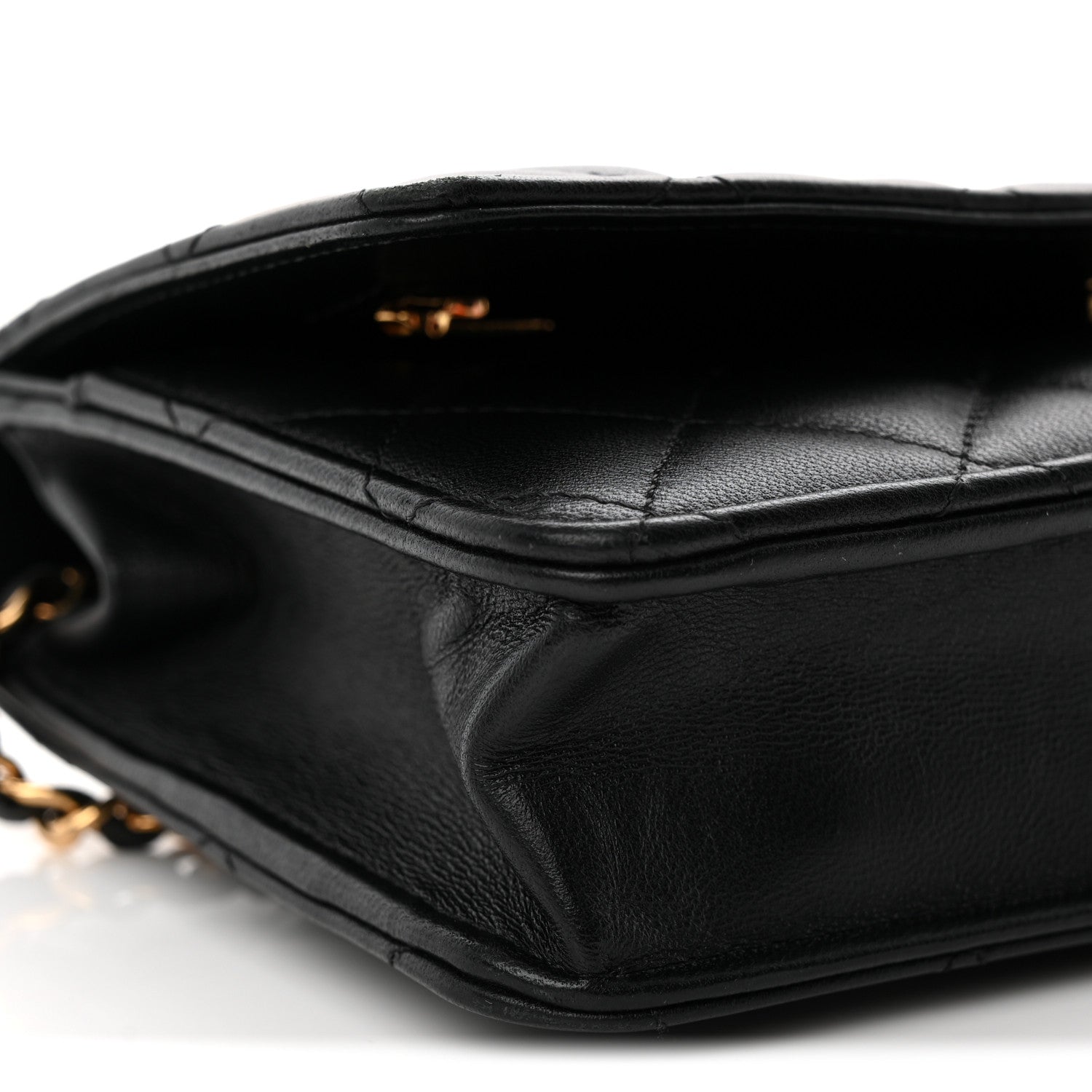 Lambskin Quilted Wallet On Chain WOC Black