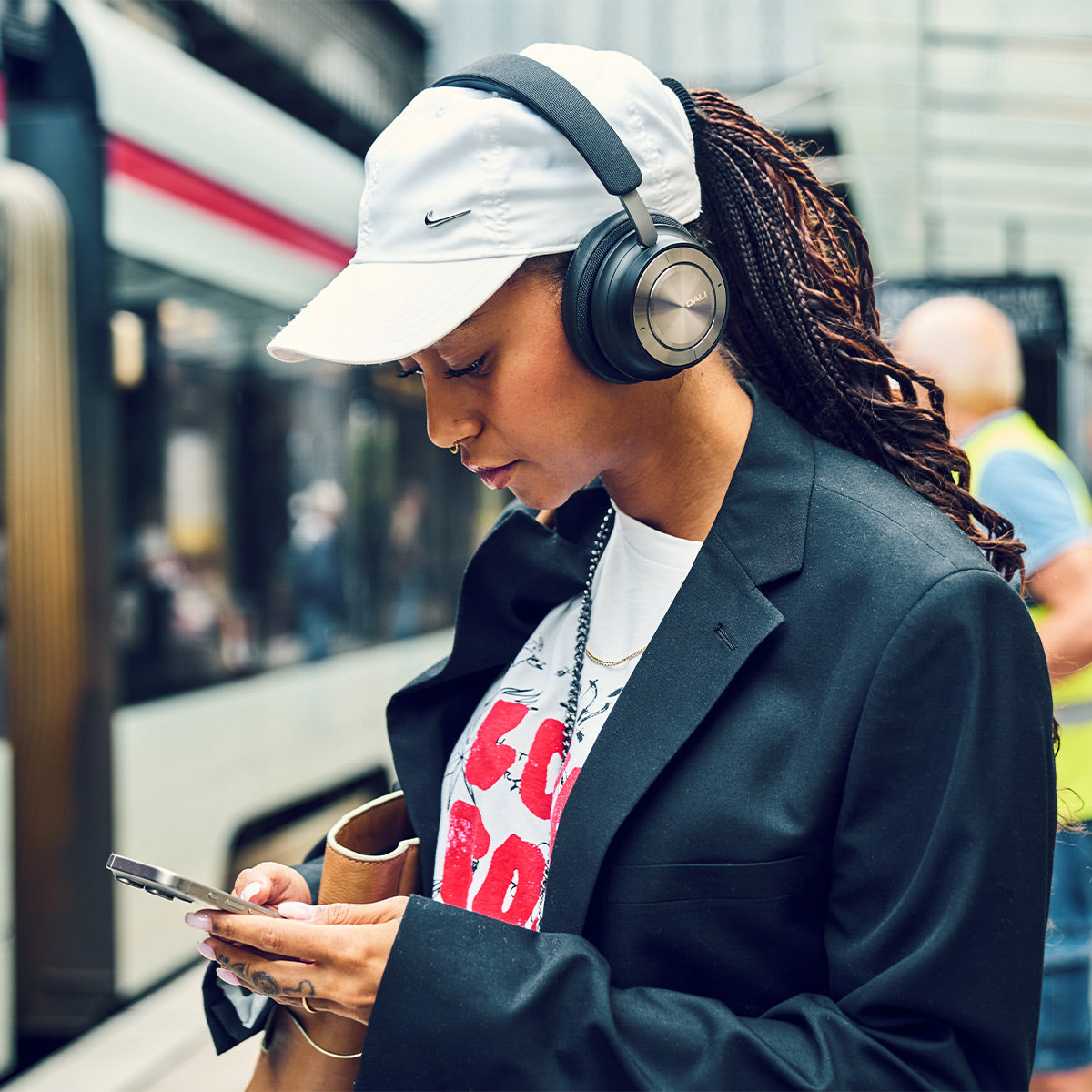 Dali IO-8 Wireless Headphones Bundle with Bluesound NODE ICON Music Streamer (Iron Black)