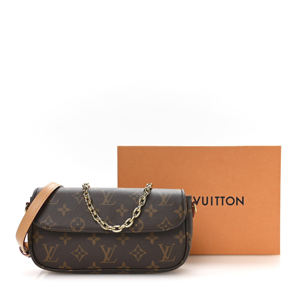 Monogram Ivy Wallet On Chain