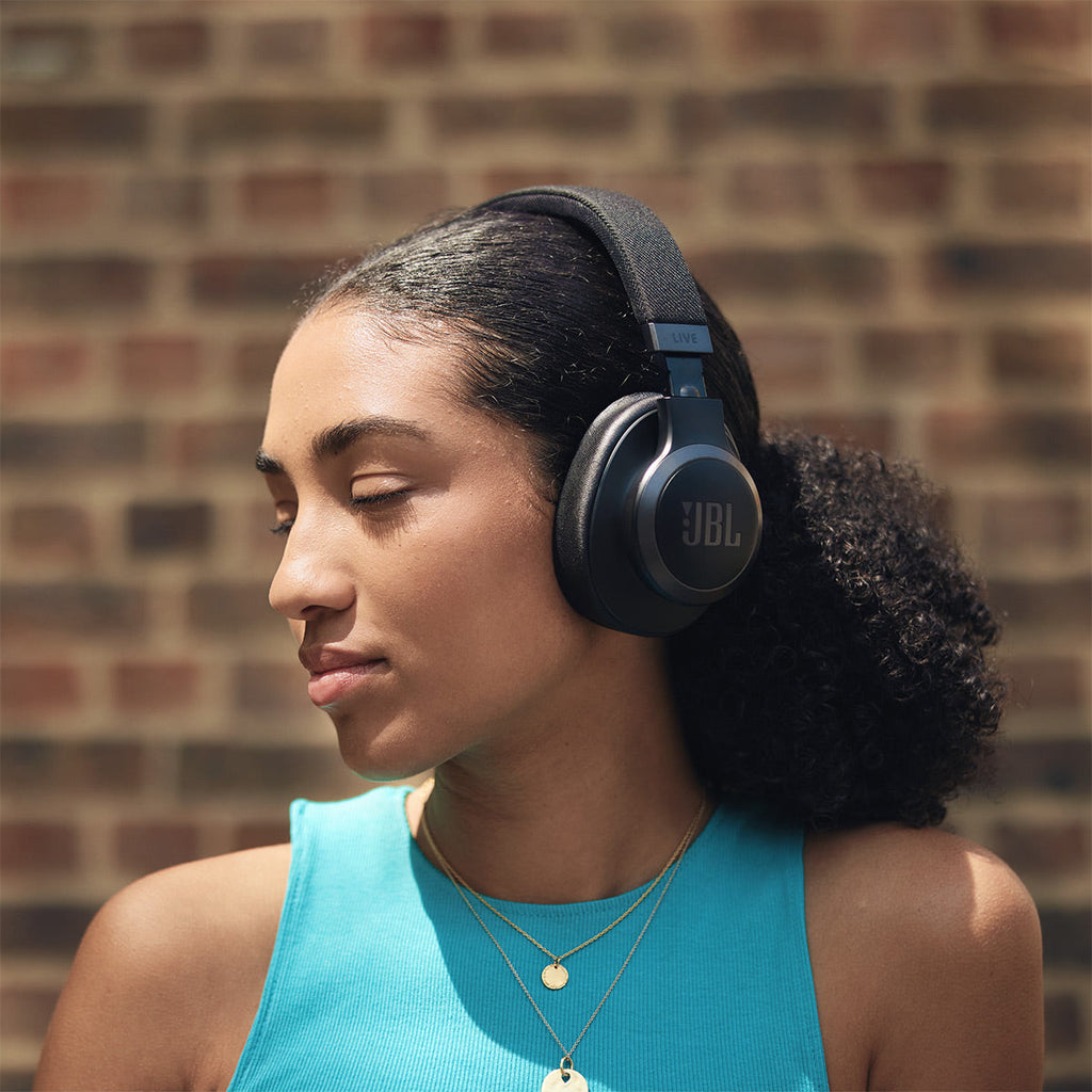 JBL Live 770NC Wireless Over Ear Noise Cancelling Headphone Bundle with gSport Case (Black)