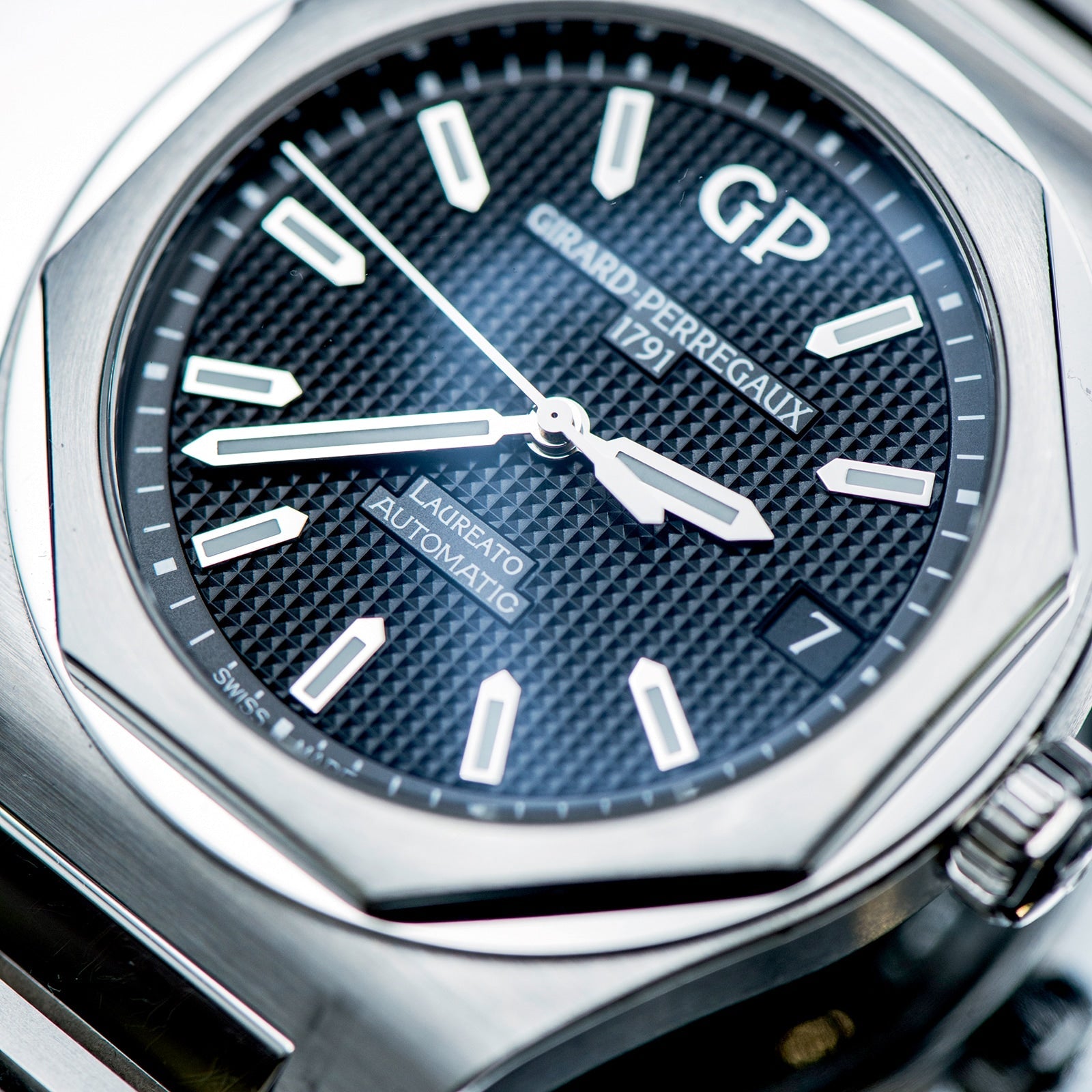 Laureato 42 | 42mm, Stainless Steel, Black Dial