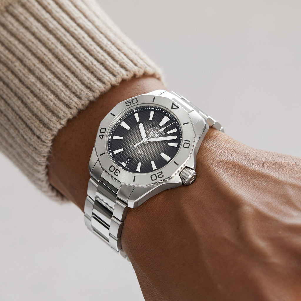 Aquaracer Professional 200 Date | 40mm, Stainless Steel, Black Dial