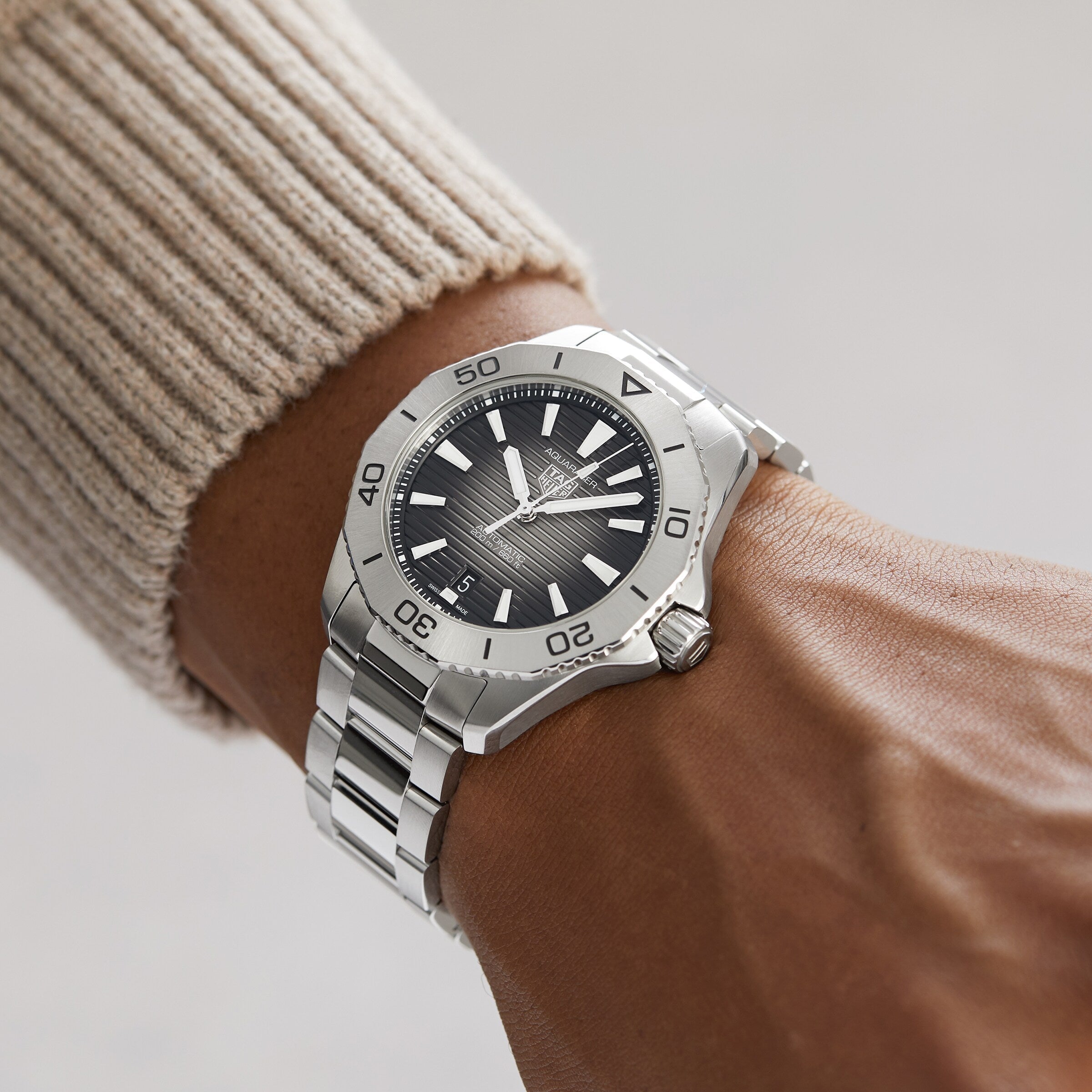 Aquaracer Professional 200 Date | 40mm, Stainless Steel, Black Dial