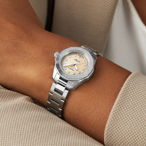 Aquaracer Professional 200 Date