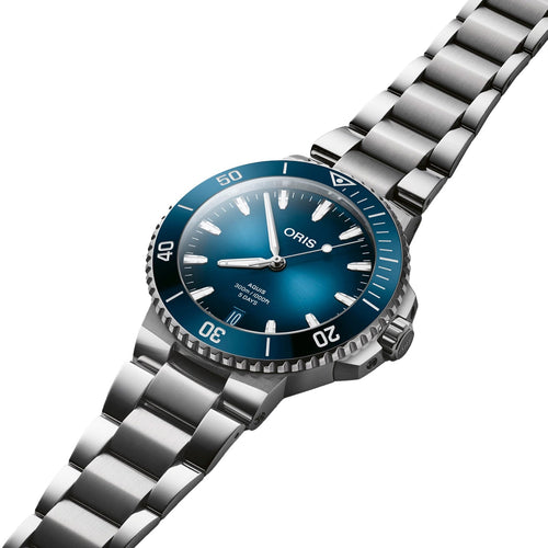 Aquis Date Calibre 400