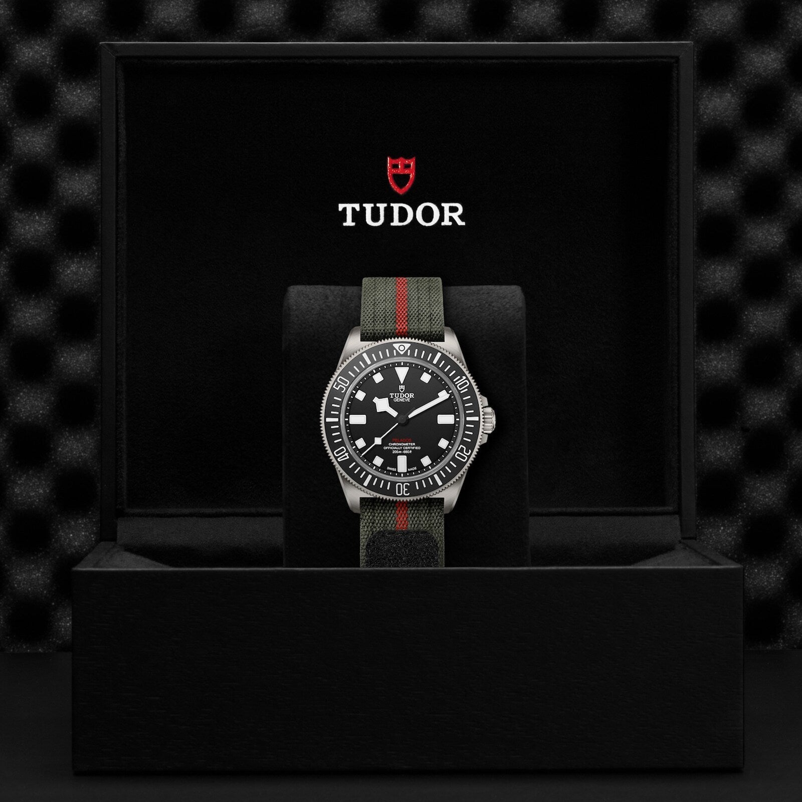 Pelagos FXD | 42mm, Fabric Strap, Black Dial