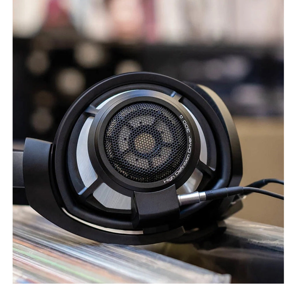 Sennheiser HD 800 S Open-Back Audiophile Headphones and HDV 820 Reference Headphone Amplifier/DAC Bundle