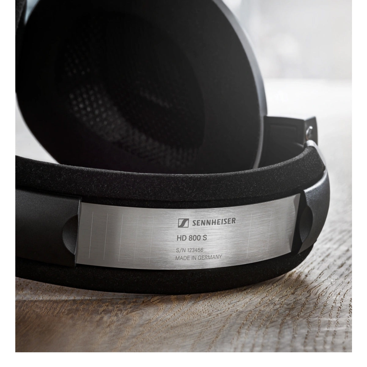 Sennheiser HD 800 S Open-Back Audiophile Headphones and HDV 820 Reference Headphone Amplifier/DAC Bundle