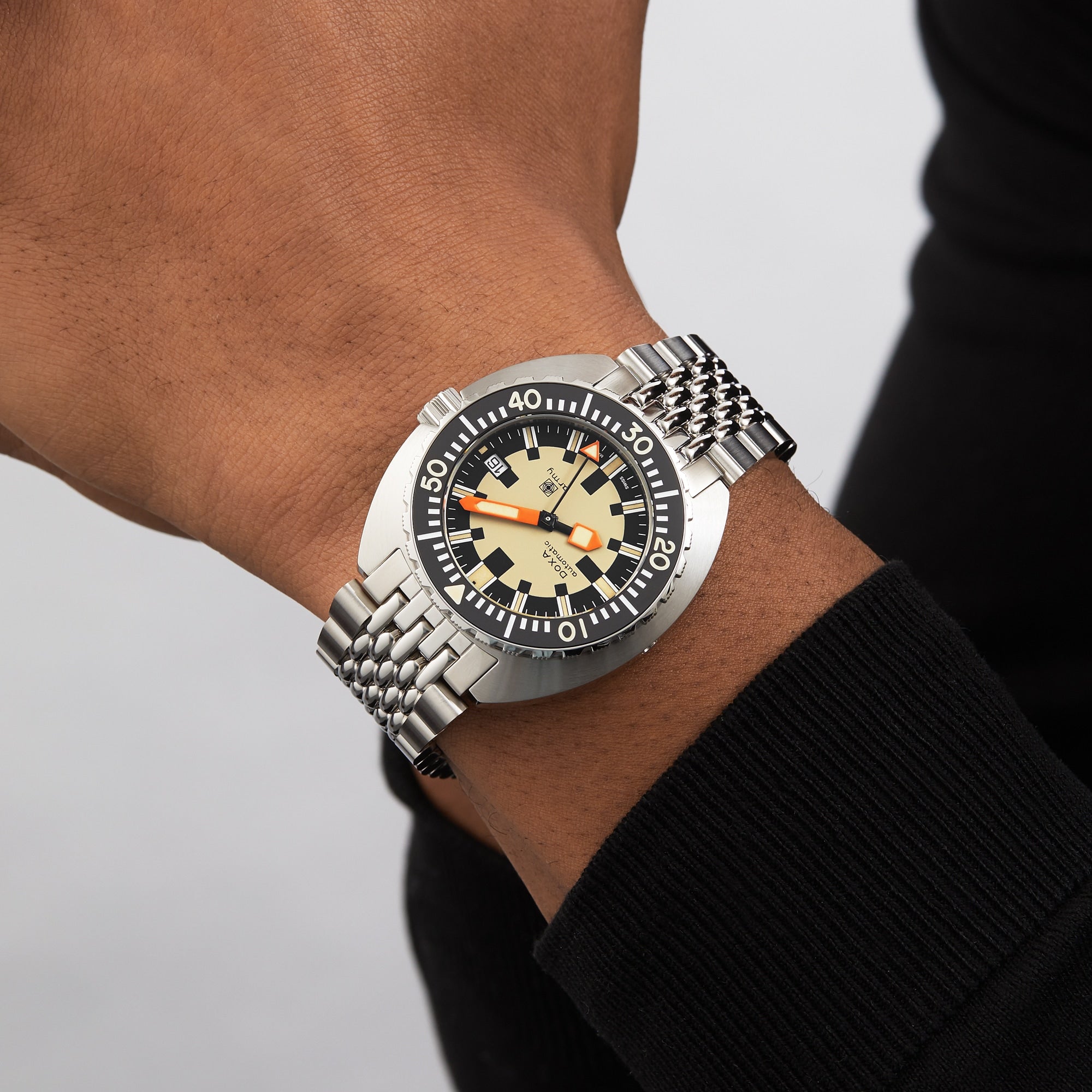 DOXA Army Stainless Steel | 42.5mm, Stainless Steel, Beige Dial