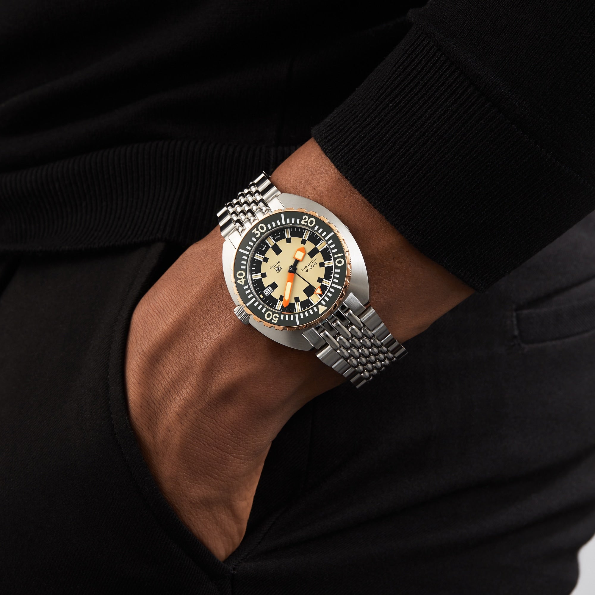 DOXA Army Bronze | 42.5mm, Stainless Steel, Beige Dial