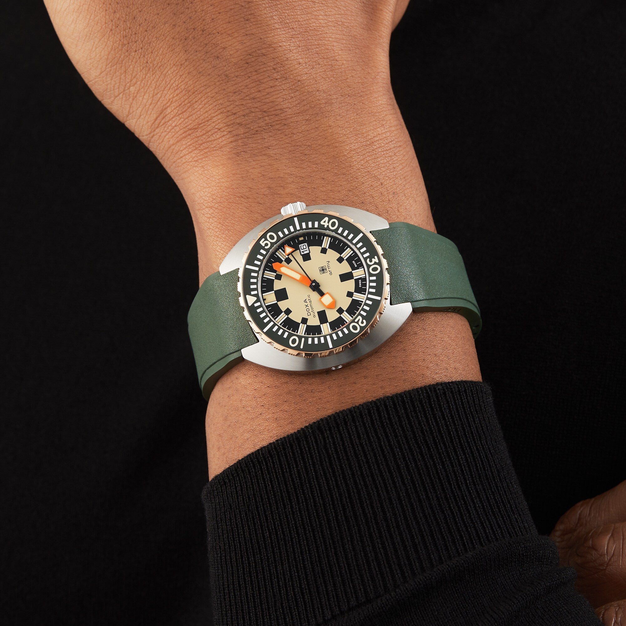 DOXA Army Bronze | 42.5mm, Steel, Green Rubber, Beige Dial