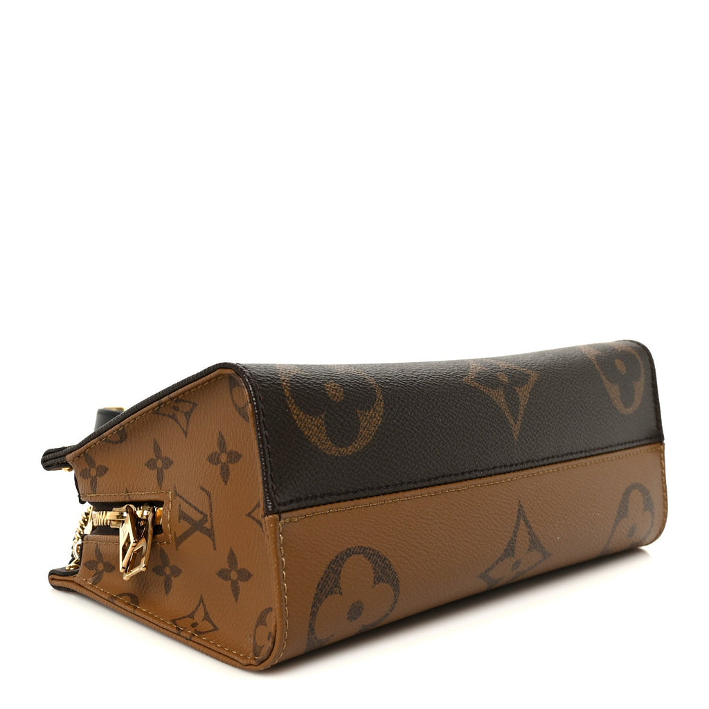 Reverse Monogram Giant OnTheGo East West Chain
