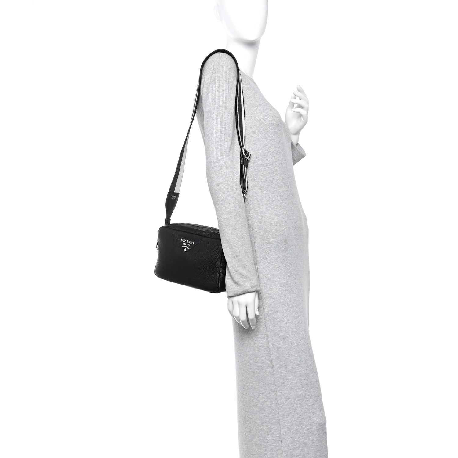 Vitello Daino Soft Camera Crossbody Black