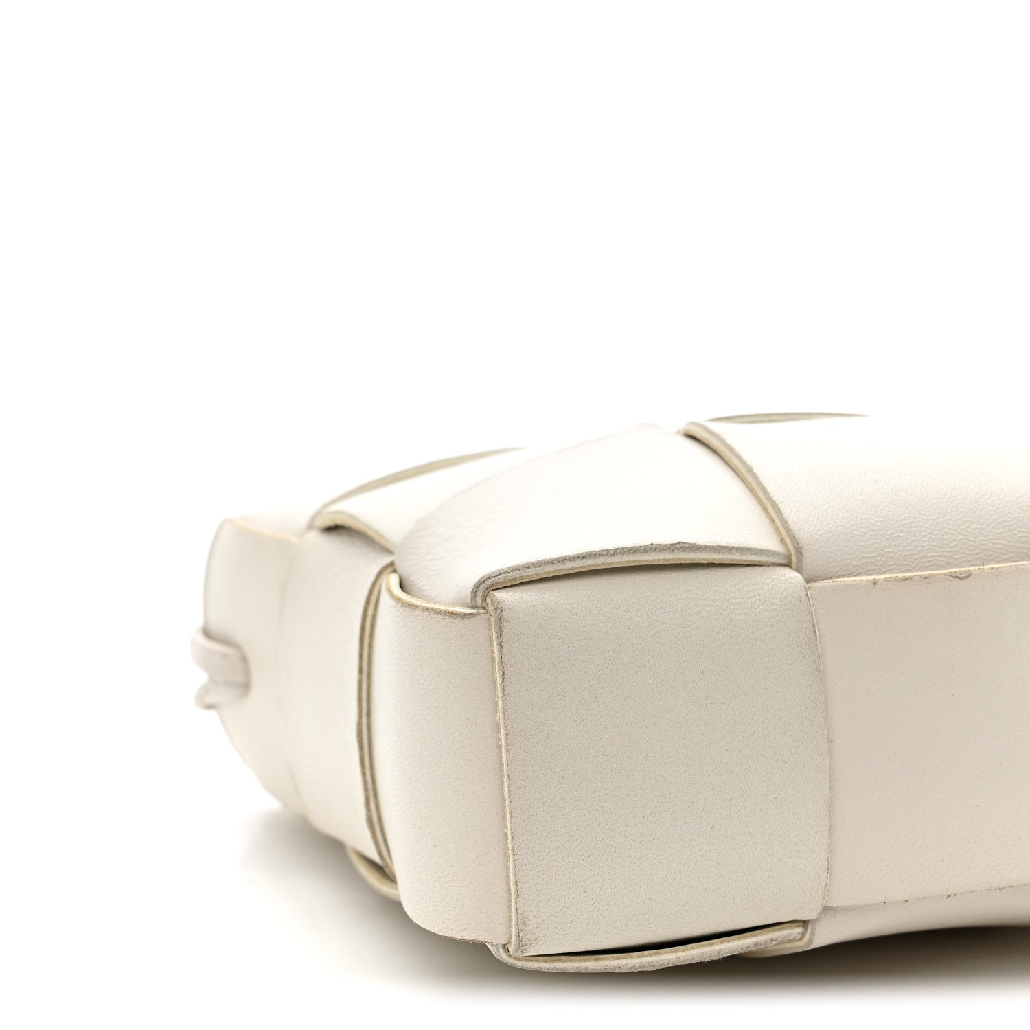 Calfskin Maxi Intrecciato Cassette Pouch On Strap Chalk