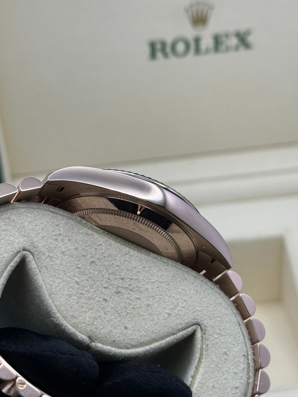 Rolex Everose Gold Day-Date 40 - Sundust Bevelled Roman Dial - President Bracelet - 228235 sdrp
