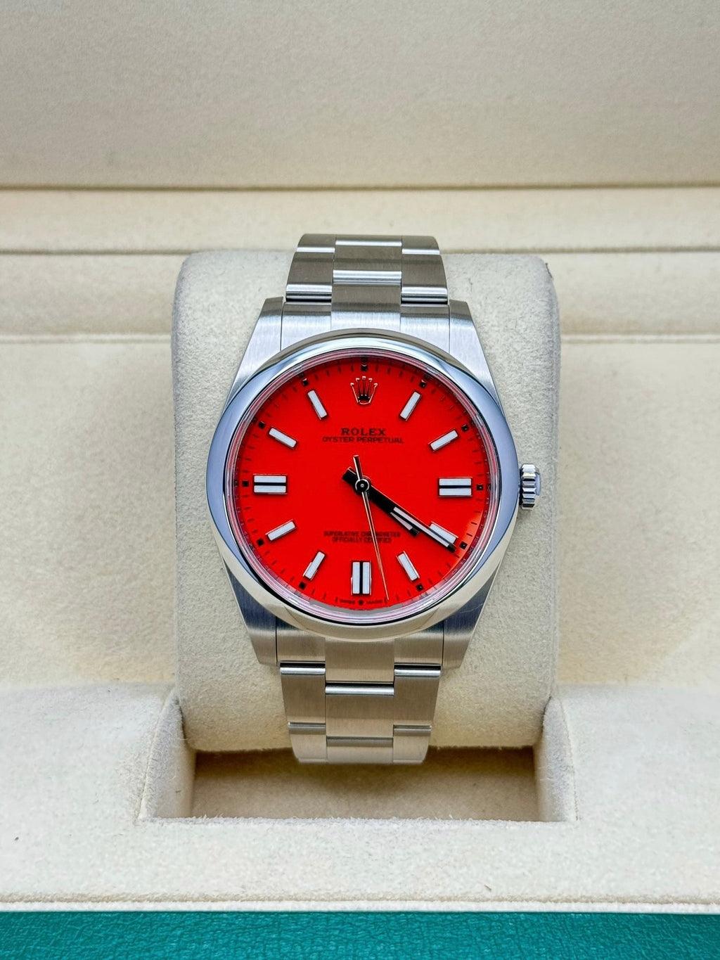 Rolex Oyster Perpetual 41  - Coral Red Index Dial - Oyster Bracelet - 124300 reio