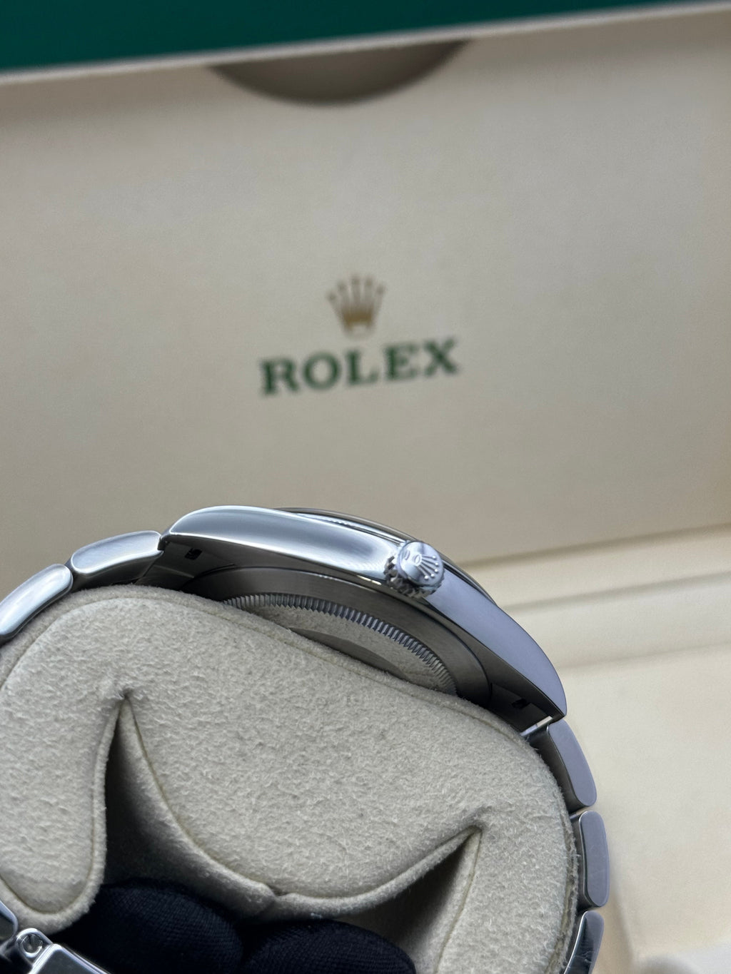 Rolex Oyster Perpetual 41  - Coral Red Index Dial - Oyster Bracelet - 124300 reio