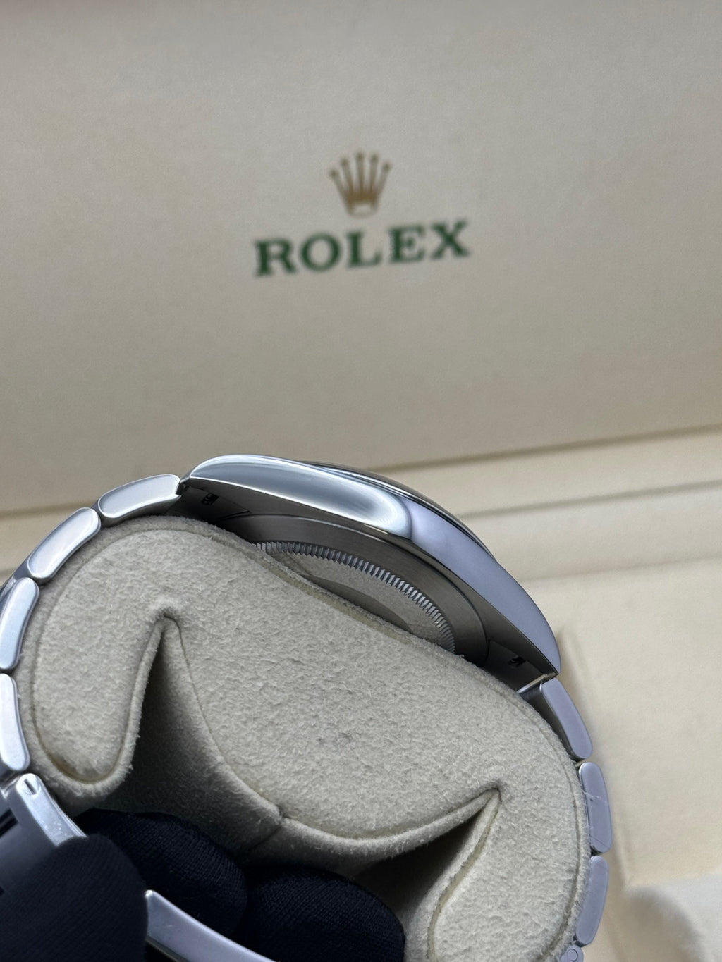 Rolex Oyster Perpetual 41  - Coral Red Index Dial - Oyster Bracelet - 124300 reio