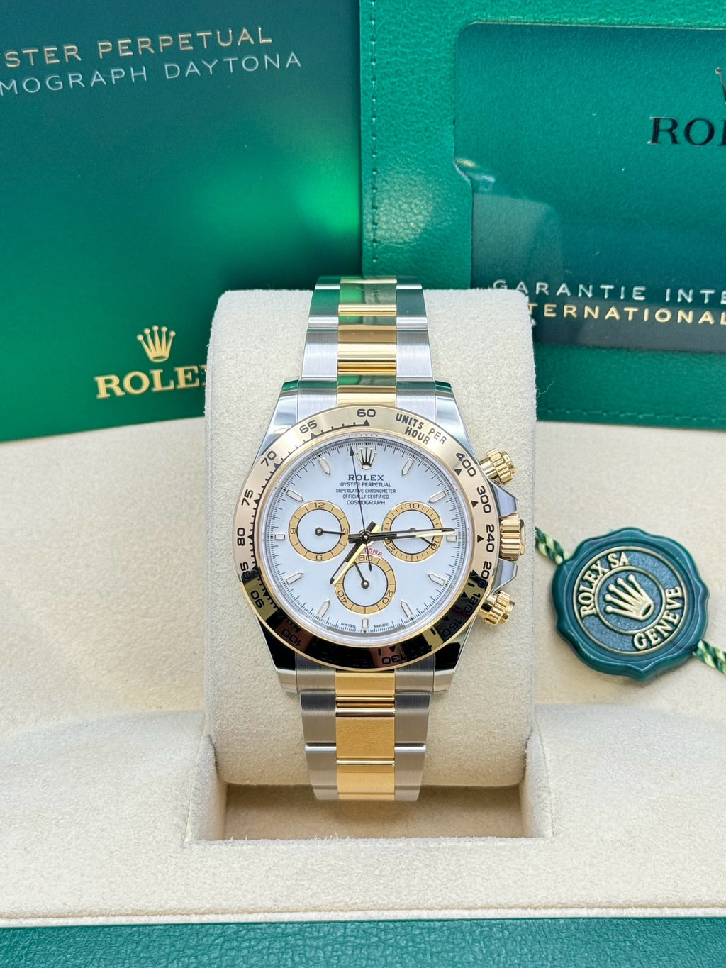 Rolex Yellow Rolesor  Daytona  - Fixed Bezel - White Index Dial - Oyster Bracelet - 126503 wio