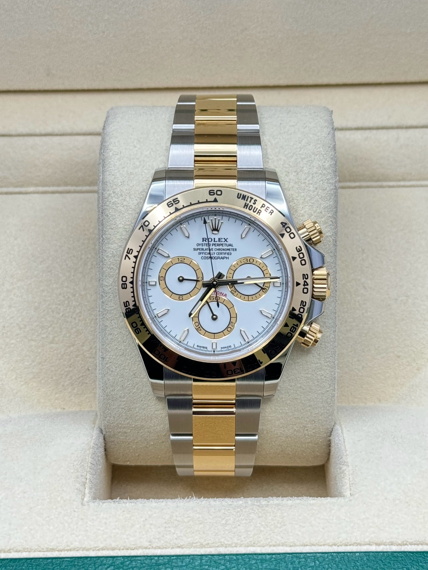 Rolex Yellow Rolesor  Daytona  - Fixed Bezel - White Index Dial - Oyster Bracelet - 126503 wio