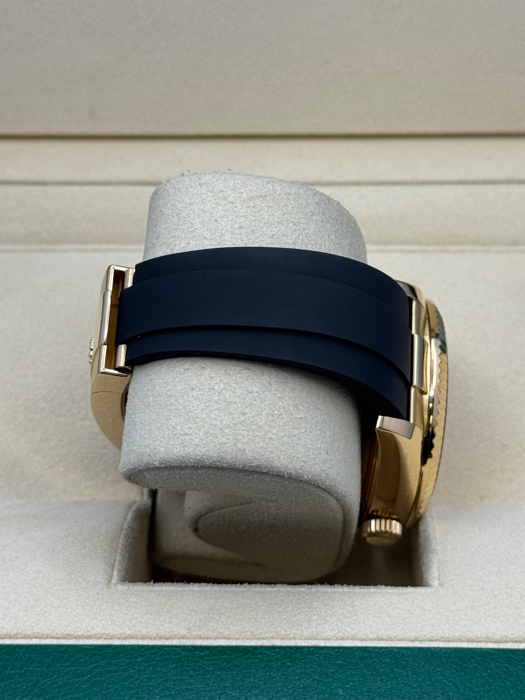 Rolex Yellow Gold Sky-Dweller  - Champagne Index Dial - Oysterflex Bracelet - 326238 chi