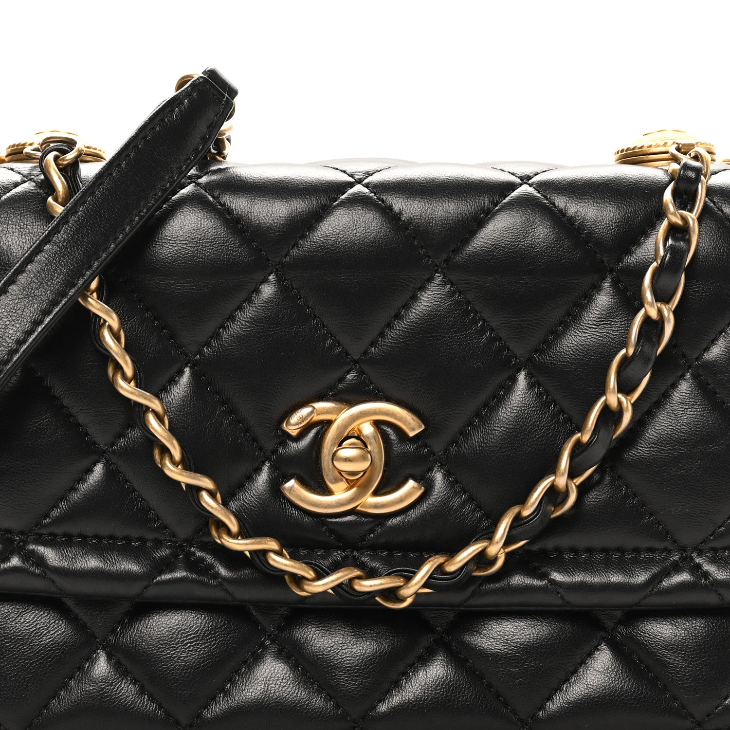 Shiny Lambskin Flap Clutch With Chain Black
