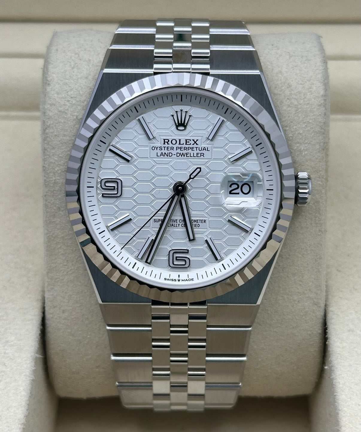 Rolex Land-Dweller 40 White Gold Oystersteel Intense White Honeycomb Motif Dial Fluted Bezel Flat Jubilee Bracelet 127334 - 2025