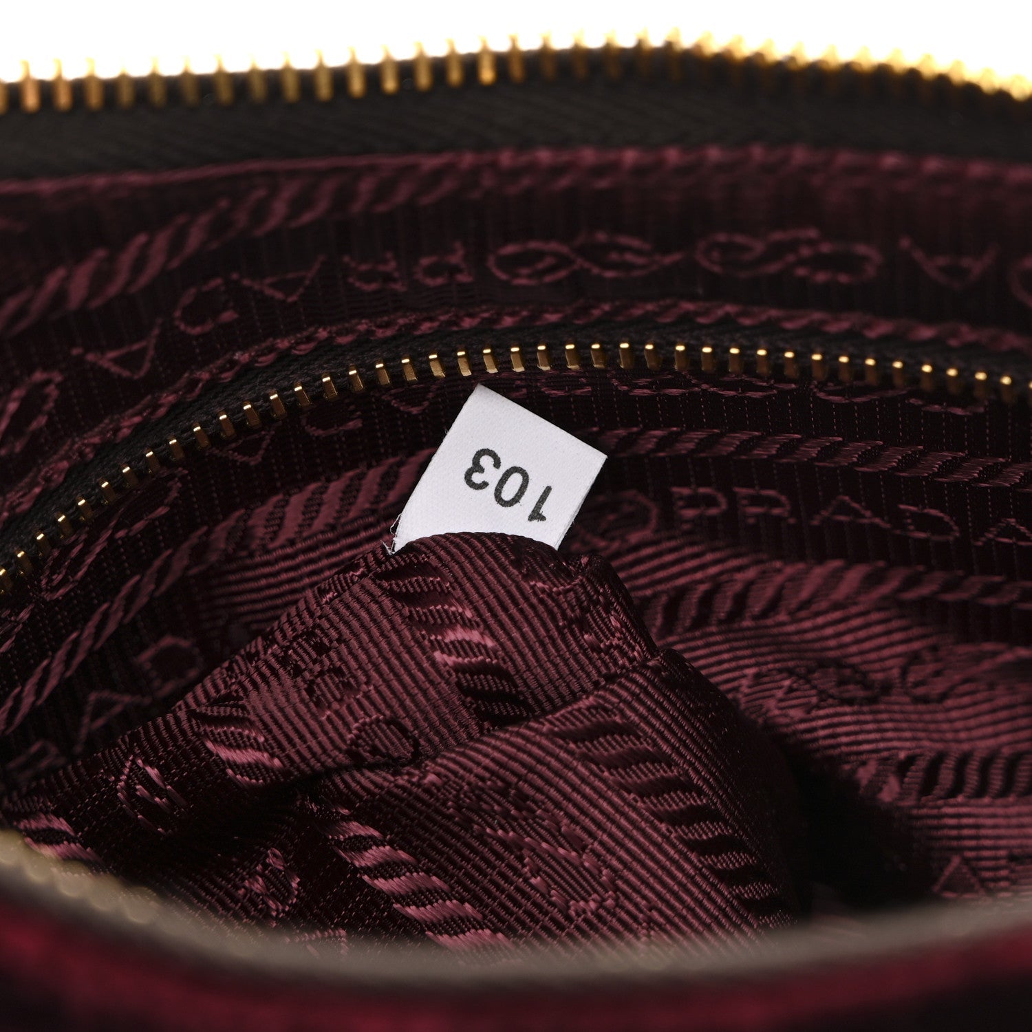 Velvet Mini Re-Edition 2005 Shoulder Bag Red