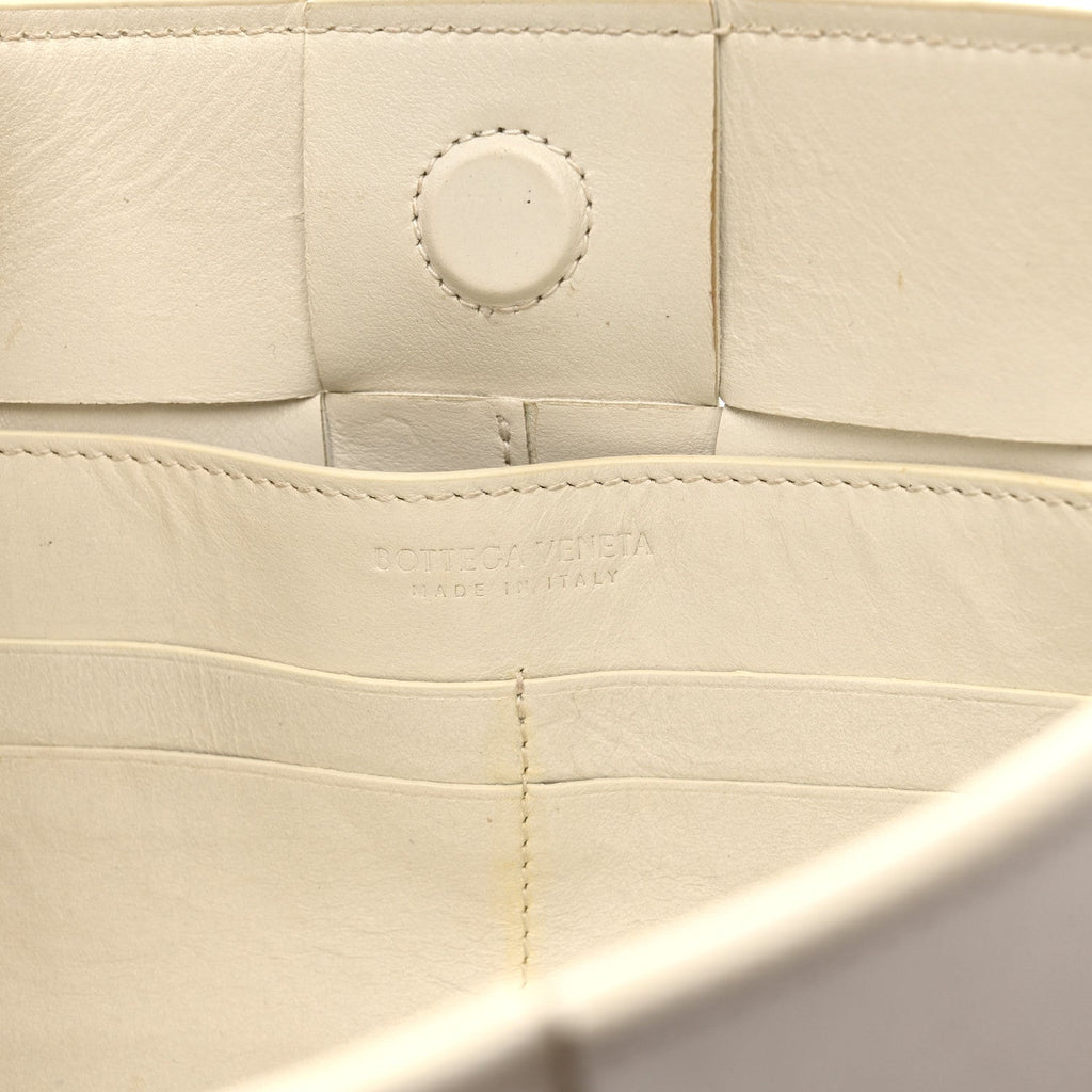 Calfskin Maxi Intrecciato Cassette Pouch On Strap Chalk