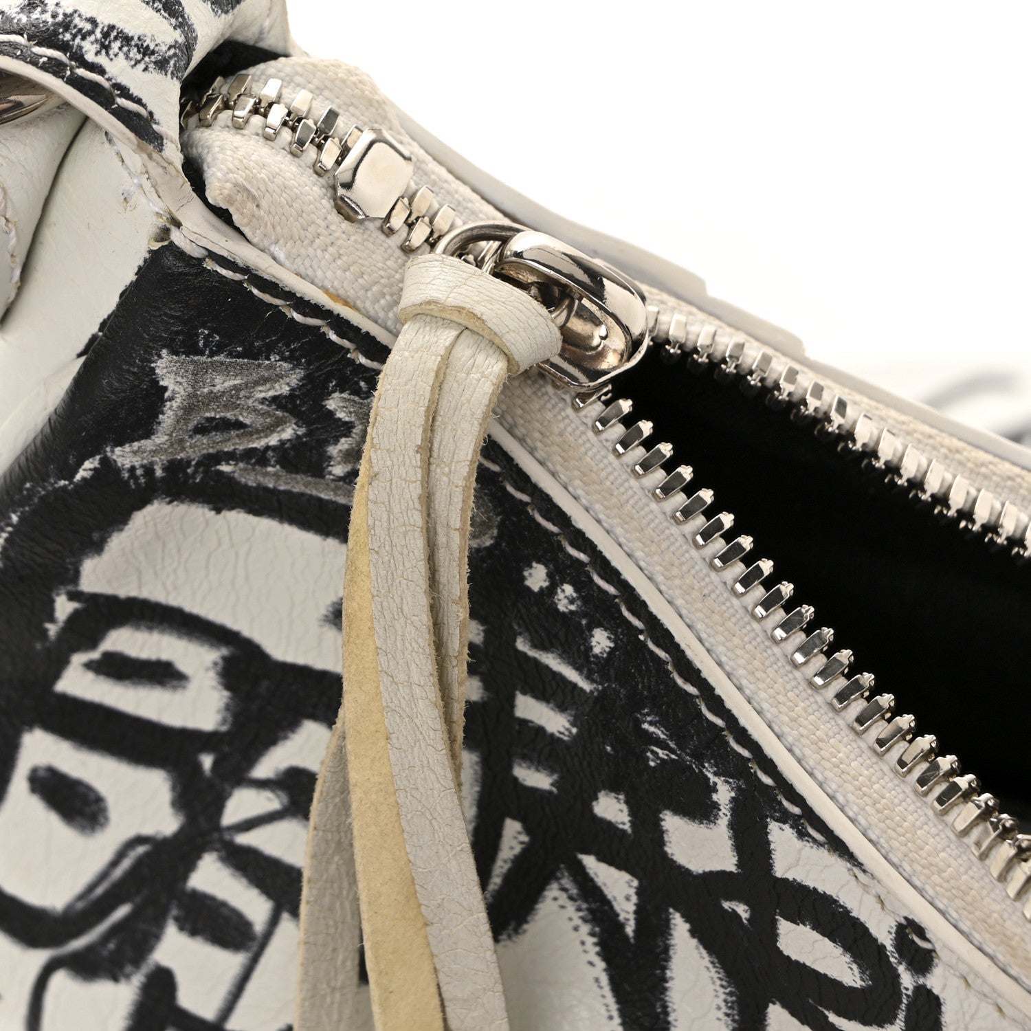 Agneau Arena Graffiti Le Cagole Shoulder Bag XS White Black