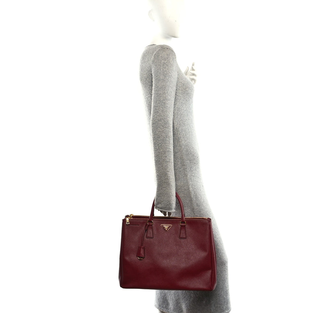 Saffiano Lux Extra Large Galleria Double Zip Tote Cherry