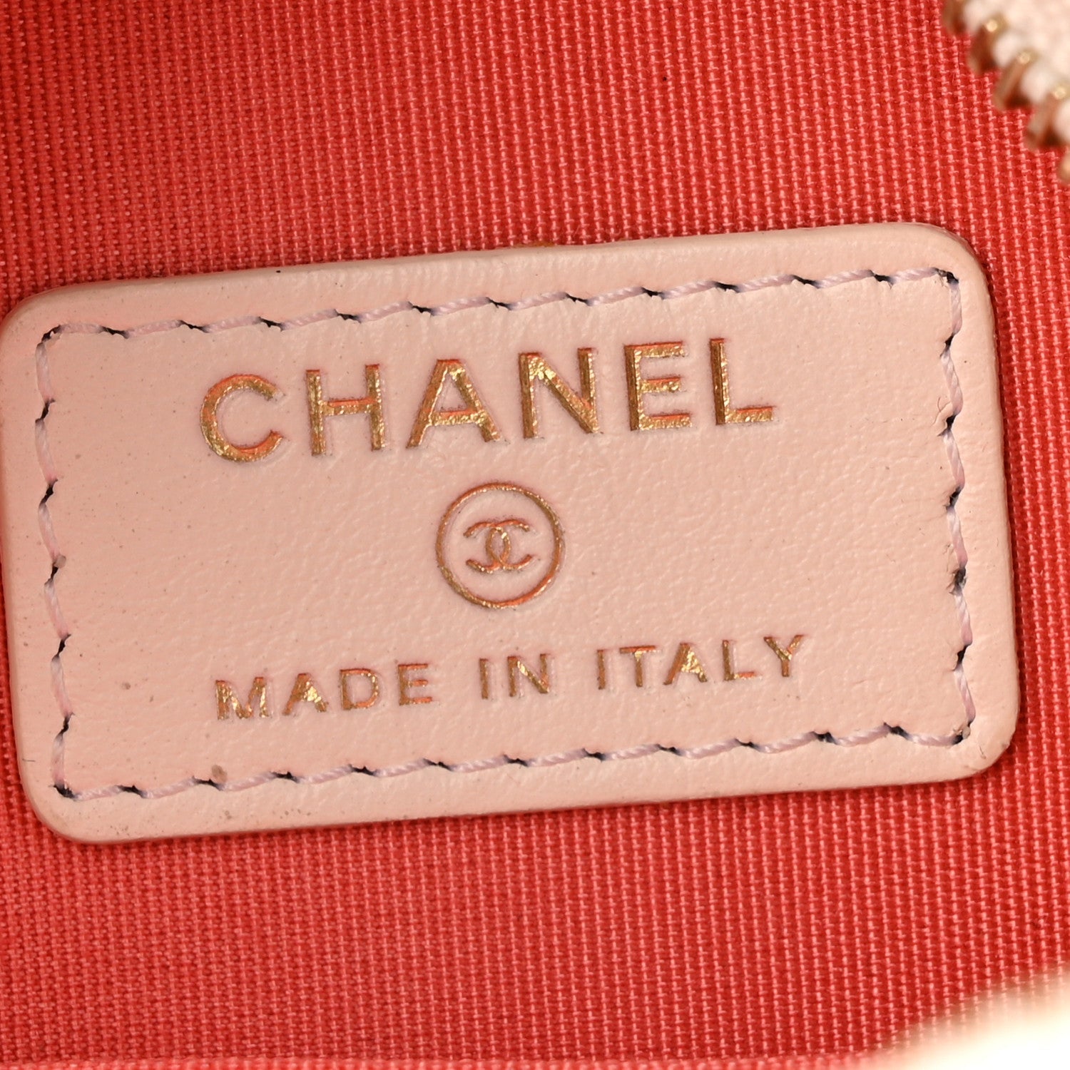 Lambskin Quilted Chanel 19 Round Clutch With Chain White