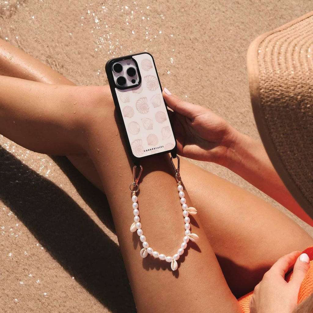 Cordée Cases Pearl Paradise Phone Wristlet