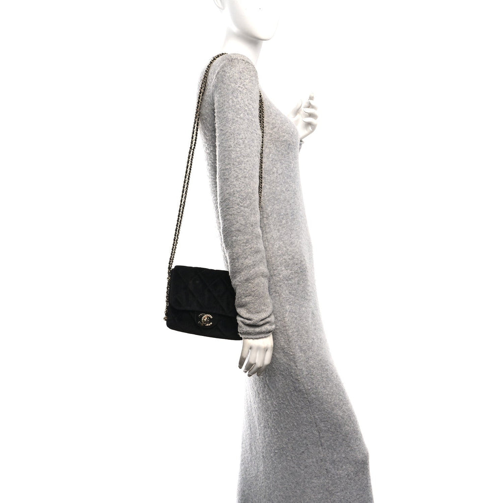 Velvet Quilted Crush On Chains Flap Bag Black