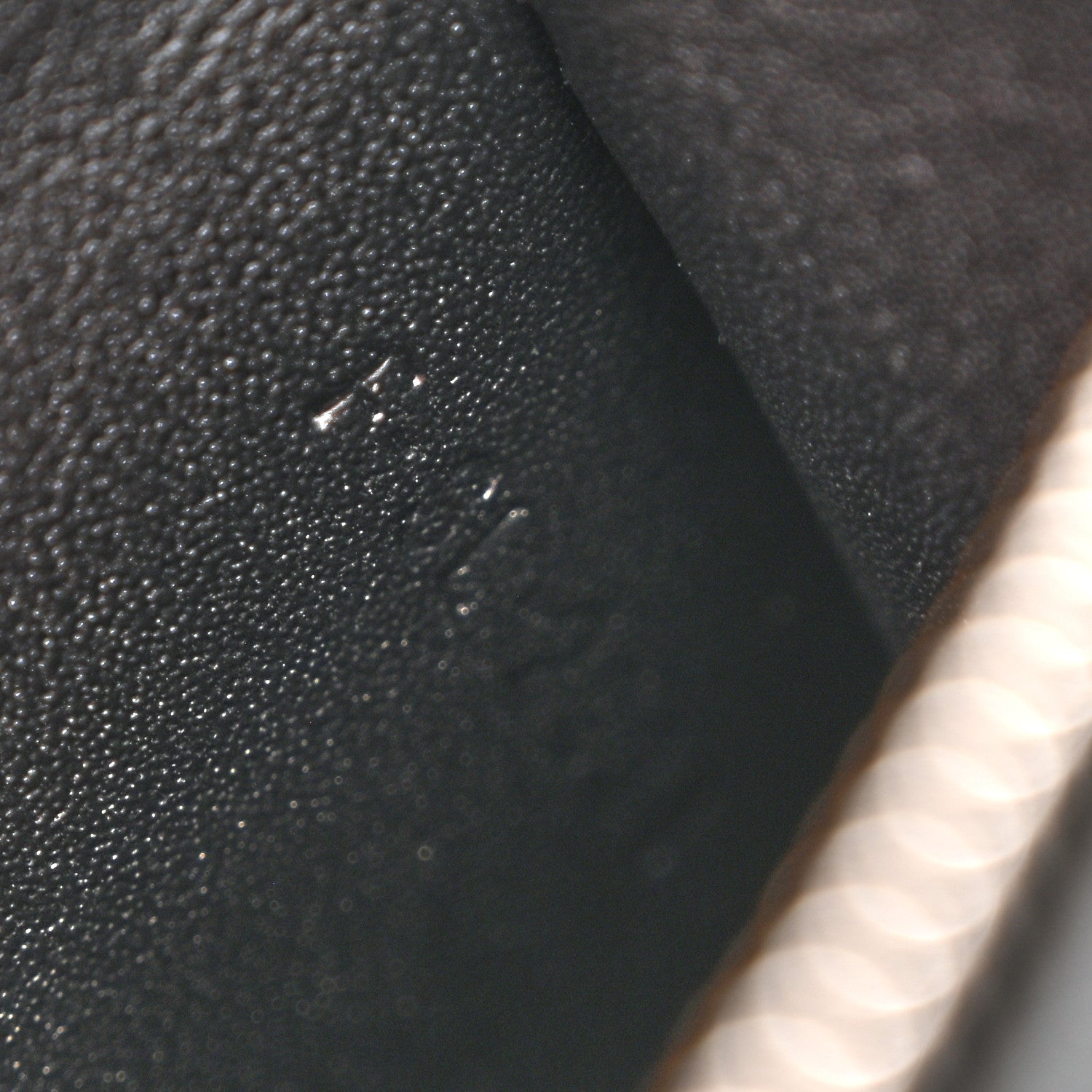 Supple Calfskin Teen Victoire Black