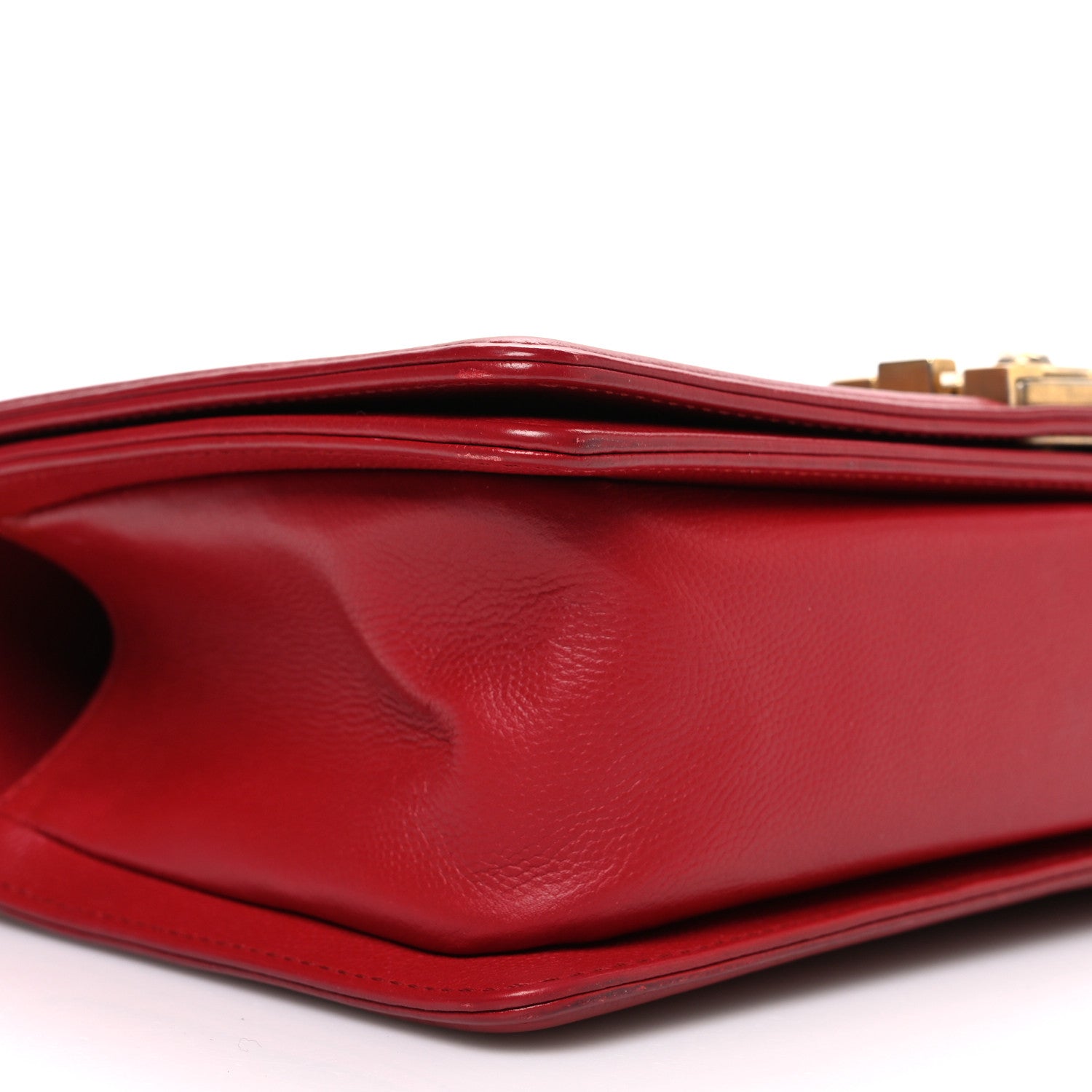 Caviar Quilted Medium Boy Flap Red