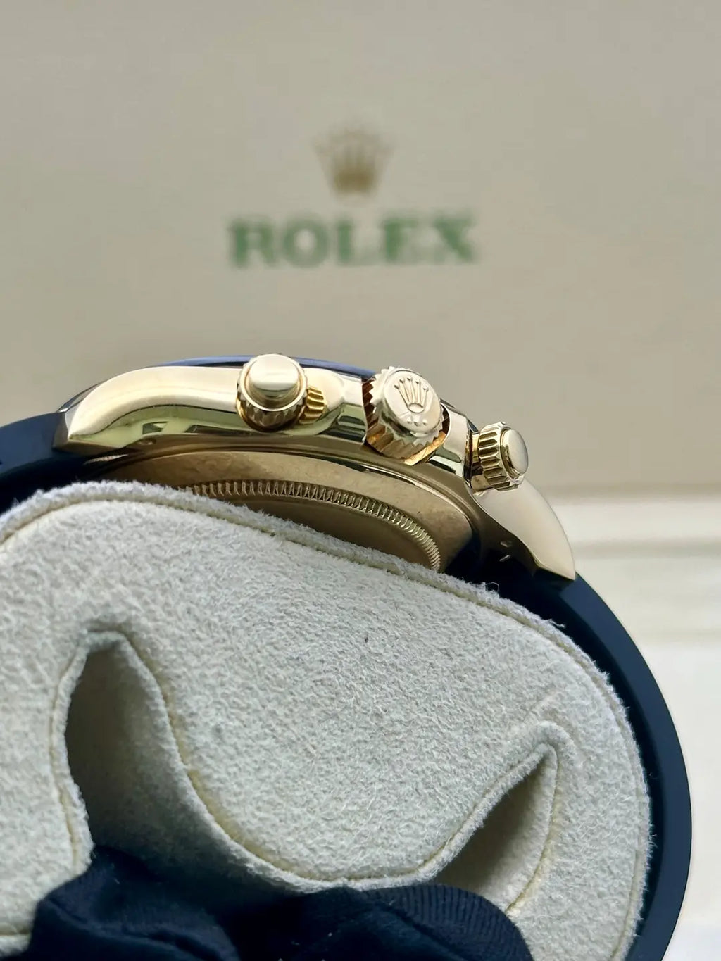 Rolex Yellow Gold  Daytona 40  - Champagne And Index Dial - Black Oysterflex Strap - 116518LN chbkof