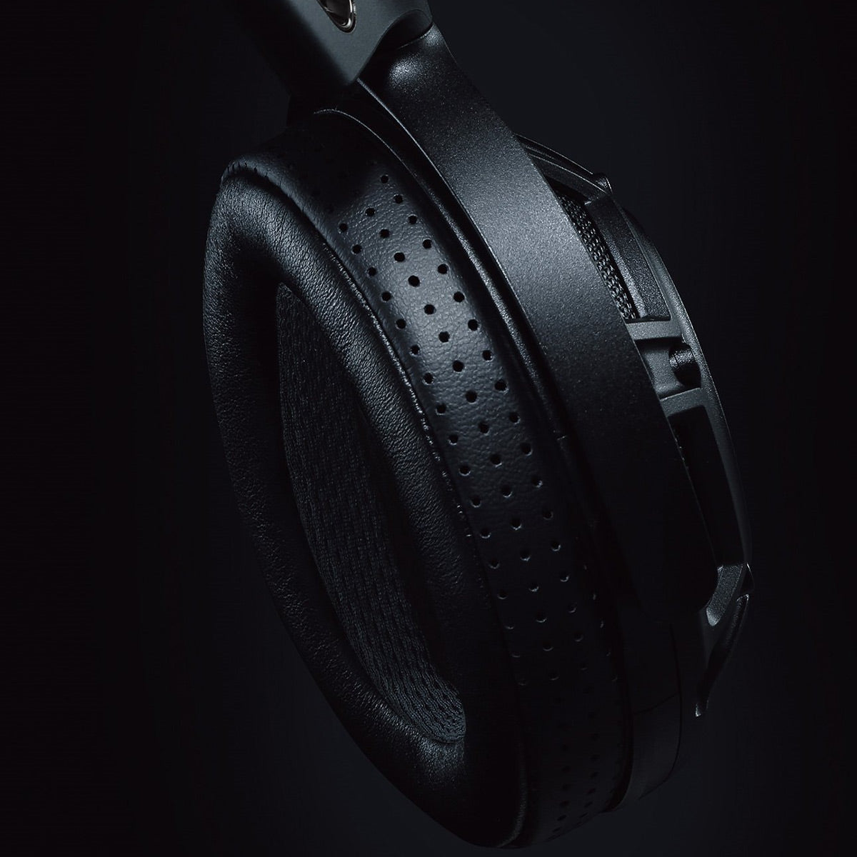 Yamaha YH-5000SE Over-Ear Headphones with Aluminum Headphone Stand