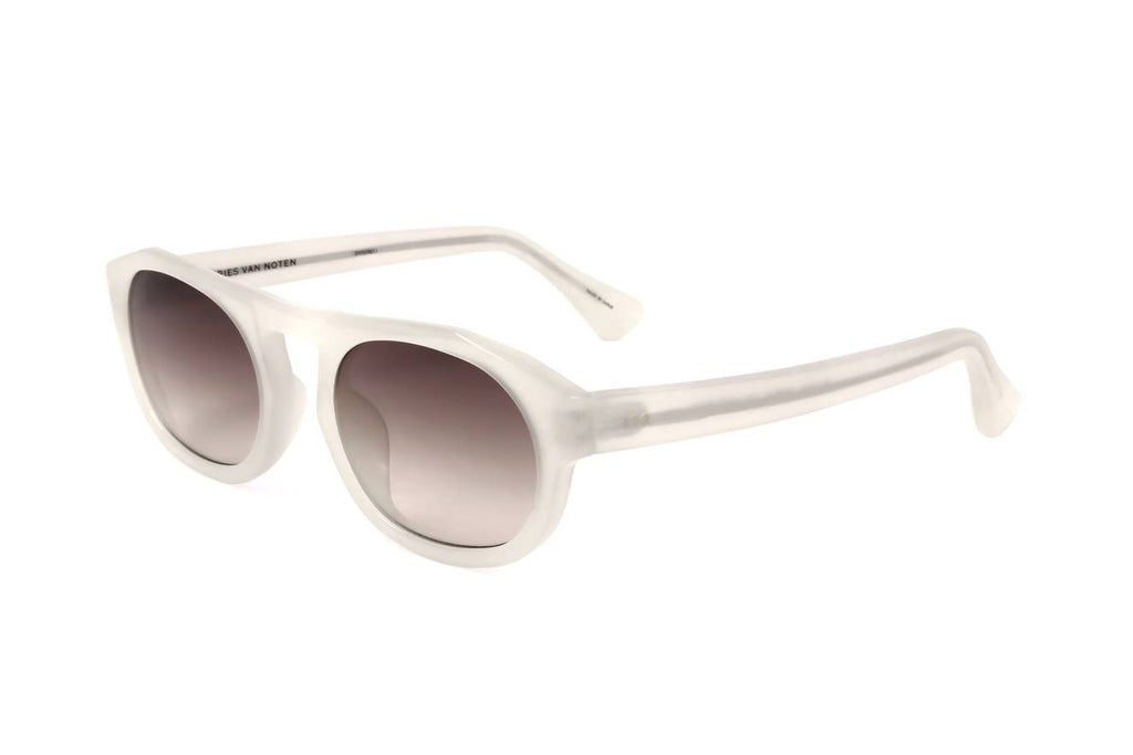 Dries Van Noten by Linda Farrow DVN38 C11