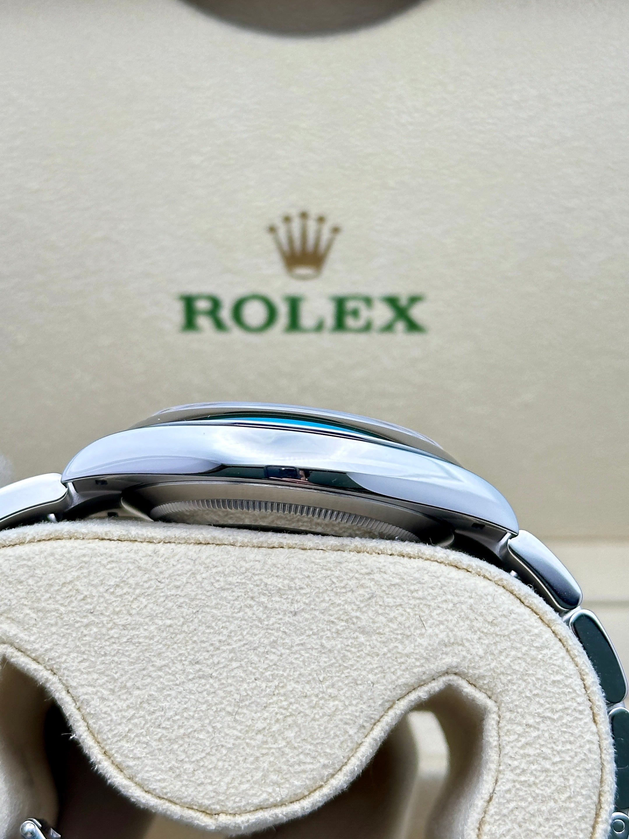 Rolex Oyster Perpetual 41  - Green Index Dial - Oyster Bracelet - 124300 greio