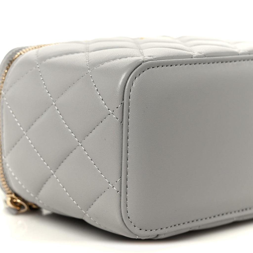 Lambskin Quilted Small Pearl Crush Vanity Case With Chain Grey