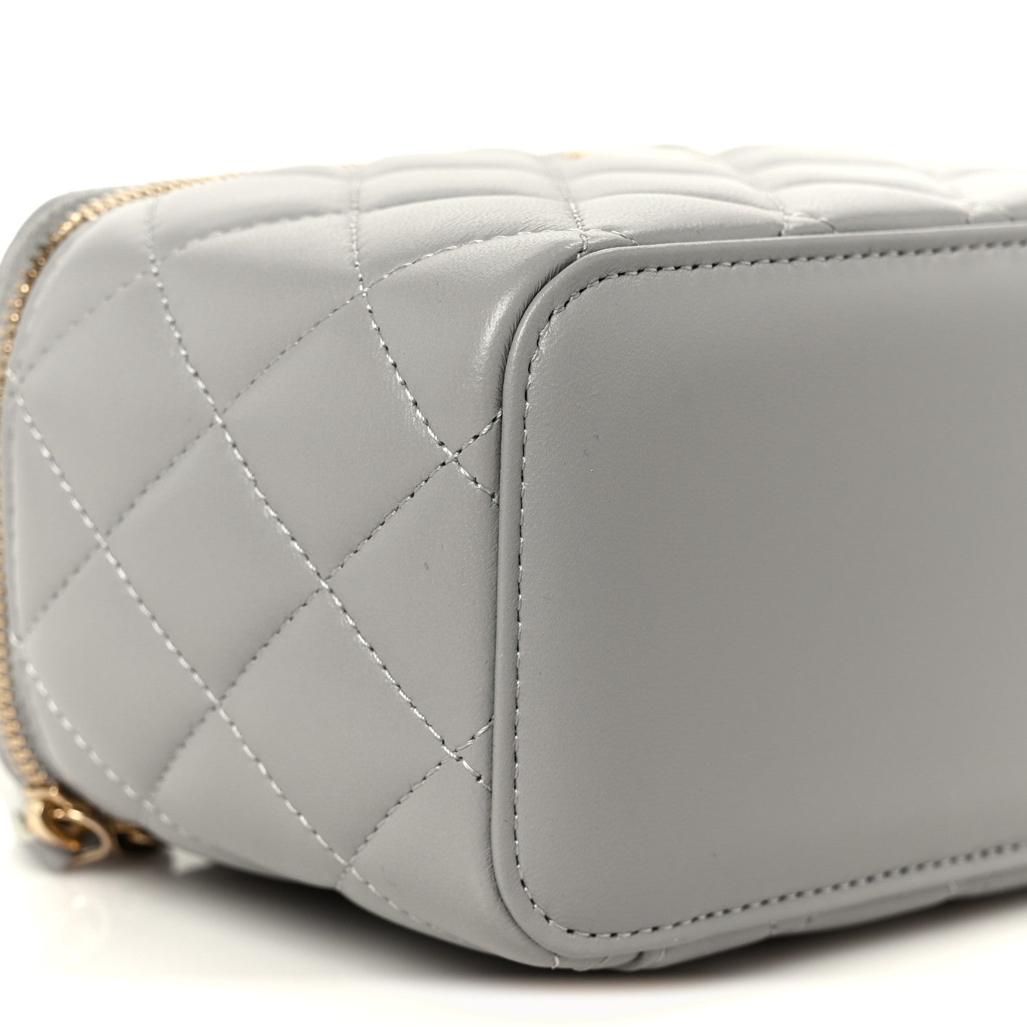 Lambskin Quilted Small Pearl Crush Vanity Case With Chain Grey