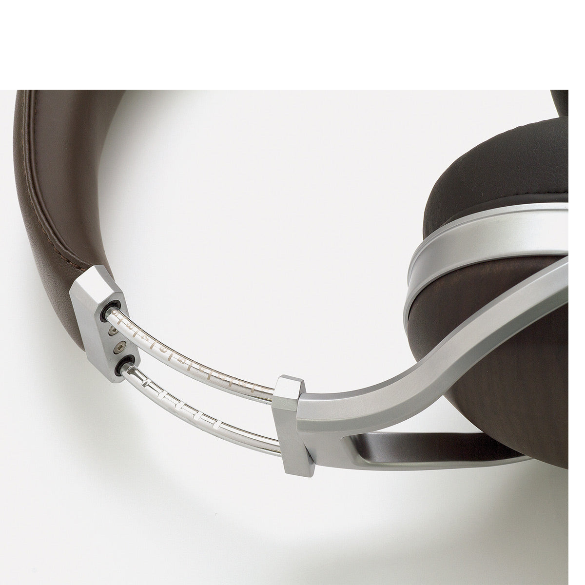 Denon AH-D5200 Over-Ear Headphones (Zebrawood)
