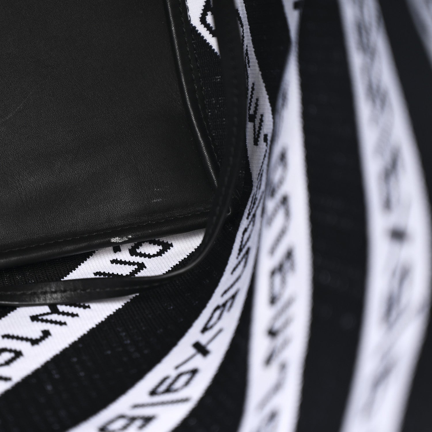 Knit Jacquard Diagonal Logo Roxy Tote White Black