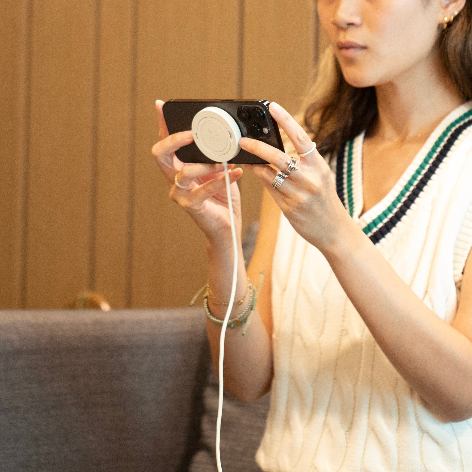 SnapStand Magnetic Charger