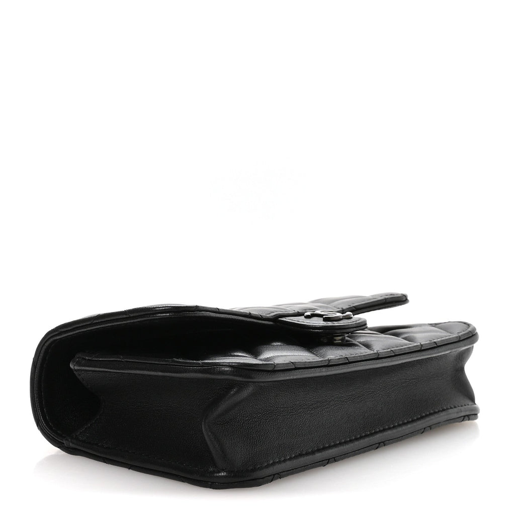 Lambskin Quilted Flap Phone Holder With Chain So Black