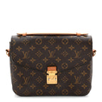 Monogram Pochette Metis