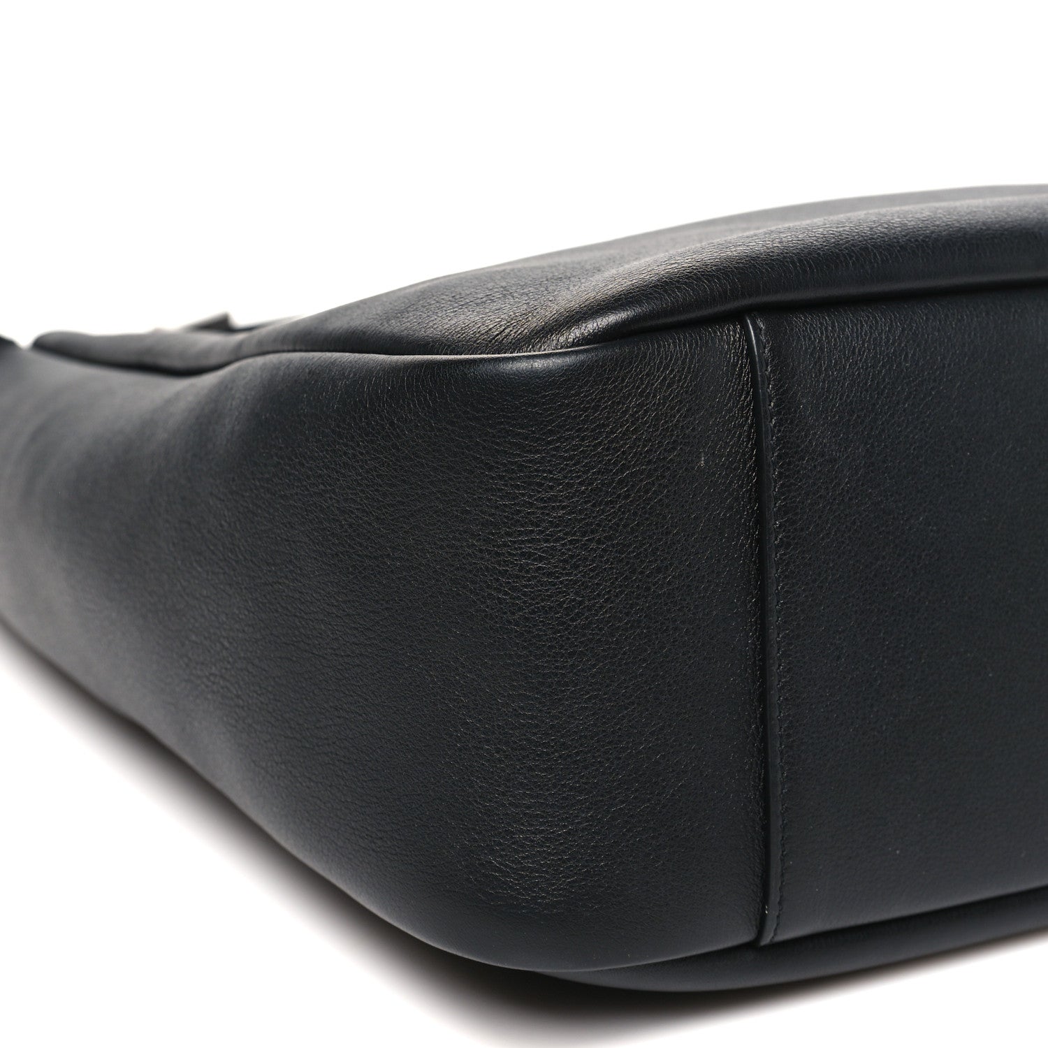 Supple Calfskin Large Le 5 A 7 Soft Hobo Black