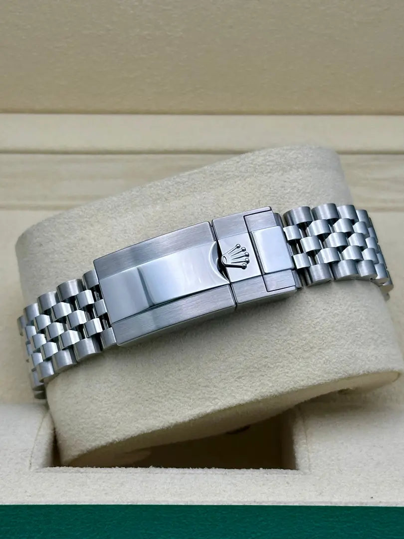 Rolex Steel GMT-Master II 40  - Black And Grey Bruce Wayne Bezel - Black Dial - Jubilee Bracelet - 126710GRNR