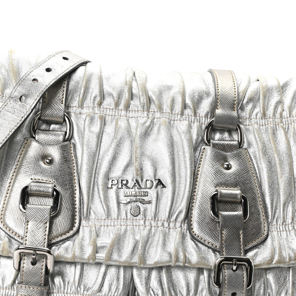 Metallic Nappa Gaufre Messenger Tote Argento